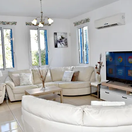 Latchi Front - Private Heated Pool - Amazing Uninterrupted Sea Views וילה