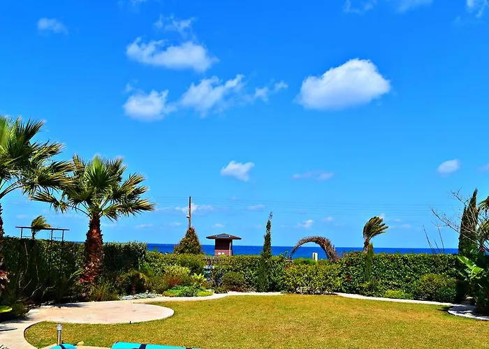 Latchi Front - Private Heated Pool - Amazing Uninterrupted Sea Views ヴィラ Polis